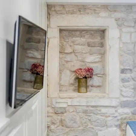 M Luxury Πανσιόν 4*