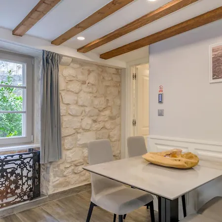 M Luxury 4* Split